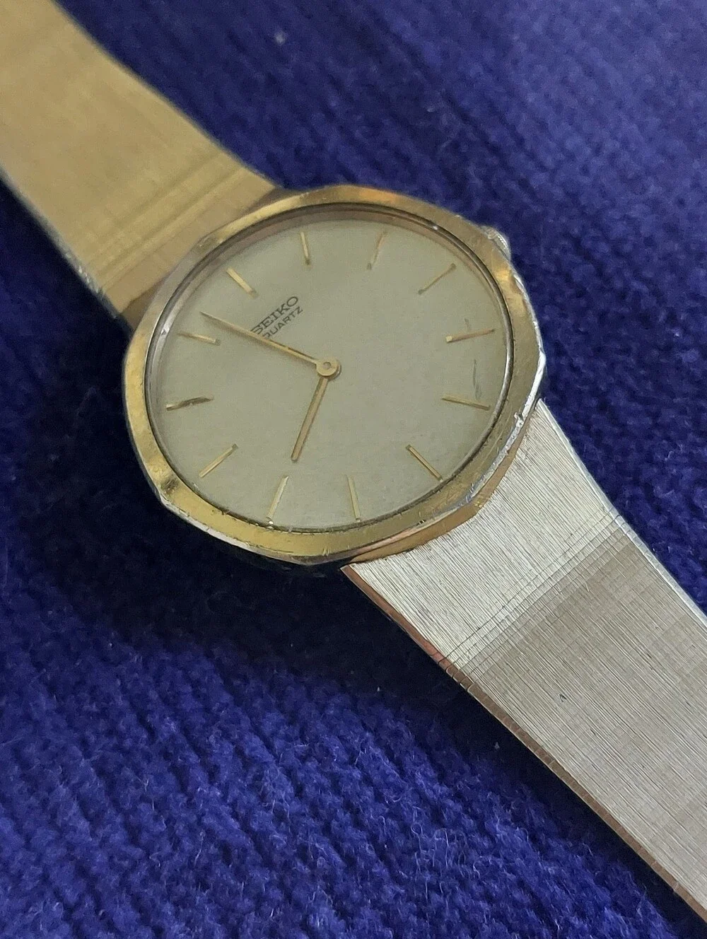 VTG 1983 Seiko Quartz Men’s Watch Gold Tone Textured Mesh Dial 7430-6000 Unisex
